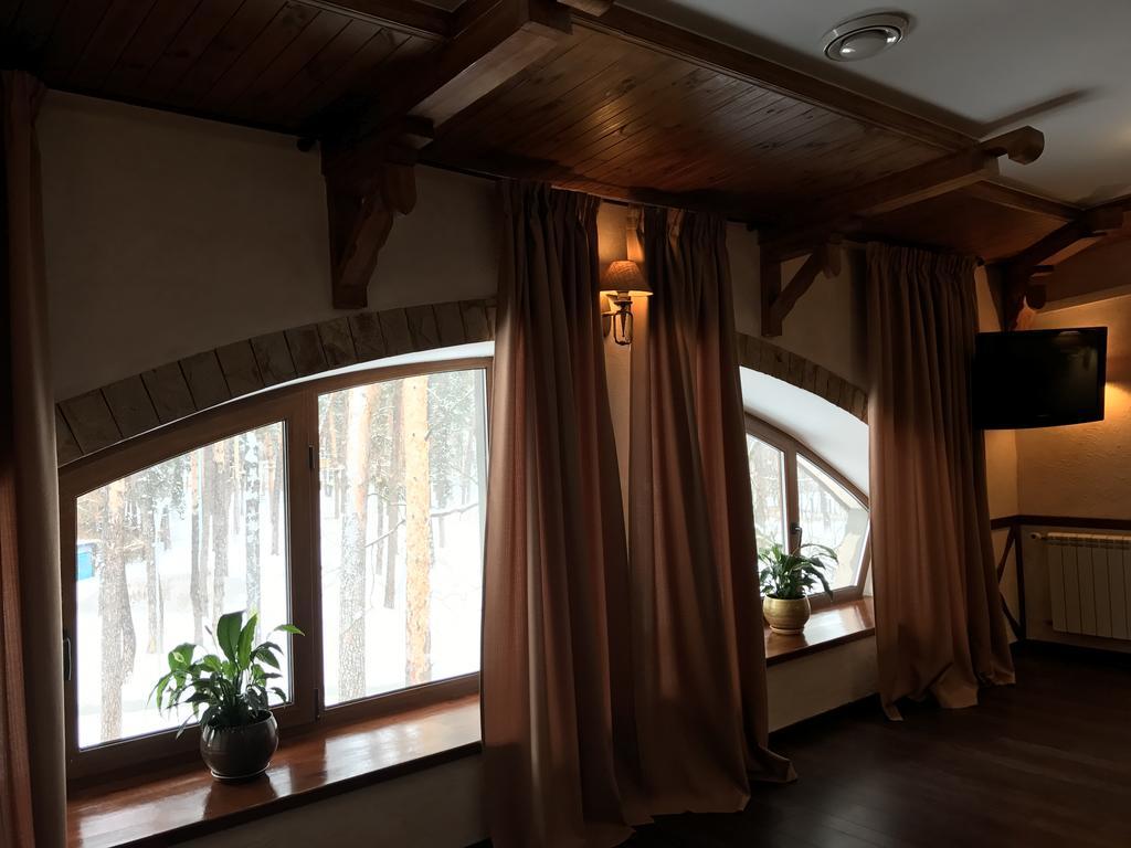 Spa-Hotel Myslyvskiy Dvir Kiev Esterno foto